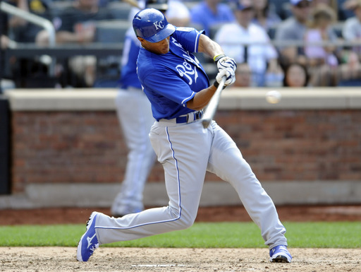 Maxwell's 12th-inning HR lifts Royals over Mets