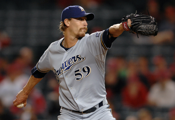 Cardinals acquire right-handed reliever John Axford from Brewers