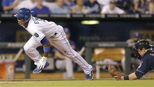 Alcides Escobar avoids tag in rundown, steals home vs Indians (Video)