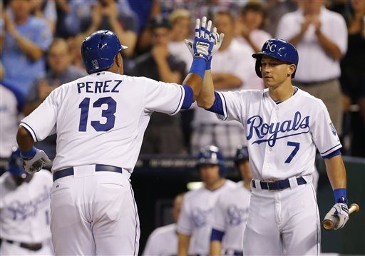 Perez sends Royals to 4-3 win over Mariners