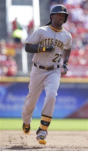 Andrew McCutchen's back-to-back homer vs Reds (Video)
