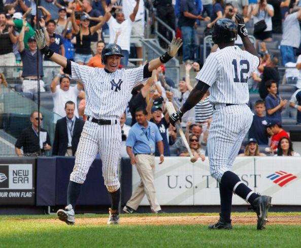 Yankees overcome Mo's blown save, beat Red Sox 4-3