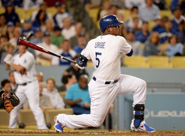 Juan Uribe agrees on two-year contract with Dodgers