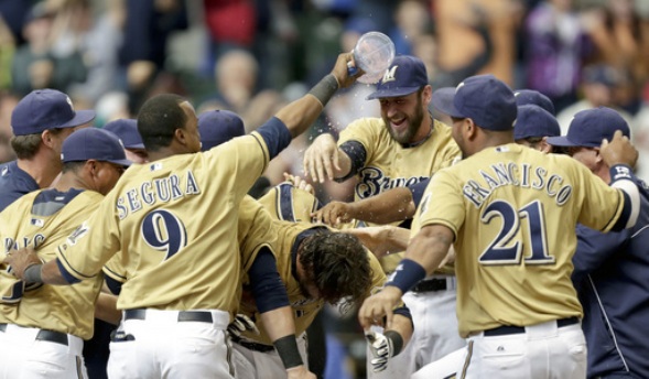 Halton's homer in 9th lifts Brewers over Reds 6-5