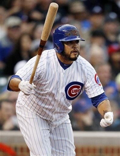 Blue Jays sign Dioner Navarro to two-year, $8M deal