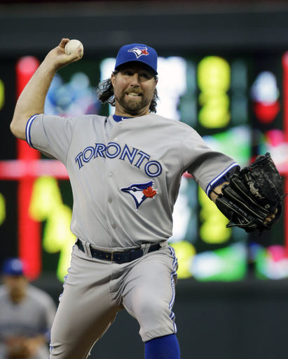 Dickey, Blue Jays hang on to beat Twins 6-5
