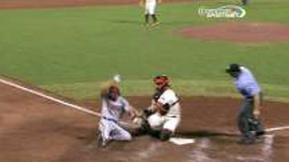 Giants great relay nails Nieves at the plate (Video)