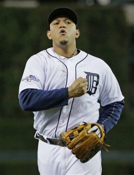 Miguel Cabrera's strong throw to get Dustin Pedroia at first (Video)