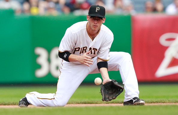 Clint Barmes agrees to re-sign with Pirates
