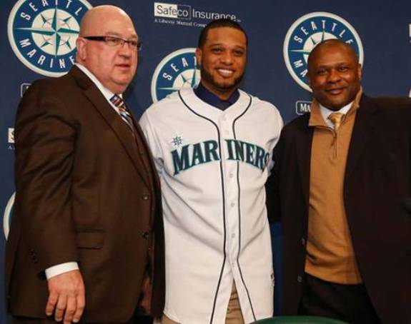Mariners officially introduce Robinson Cano