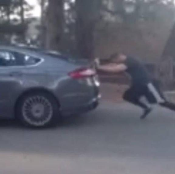 Hunter Pence's offseason training includes pushing cars up mountains
