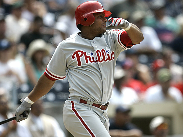 Bobby Abreu returns to Phillies with two-year deal