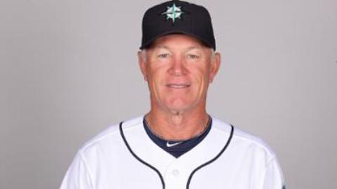 Mariners third-base coach John Stearns resigns