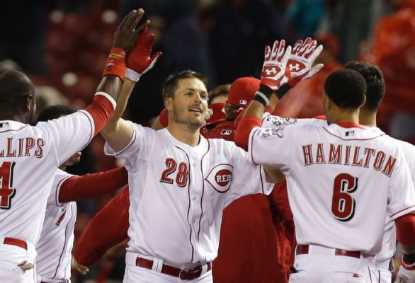 Heisey ends Reds' scoring drought, delivers first win