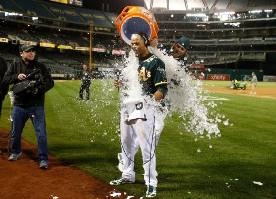 A's beat Mariners 3-2 on Crisp's homer in 12th