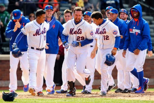 Ike Davis' grand slam in 9th lifts Mets over Reds 6-3