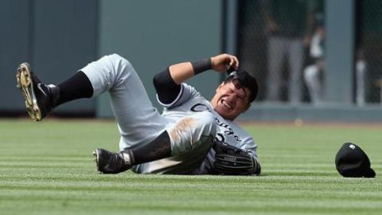 Avisail Garcia injures shoulder trying to make a diving catch (Video)