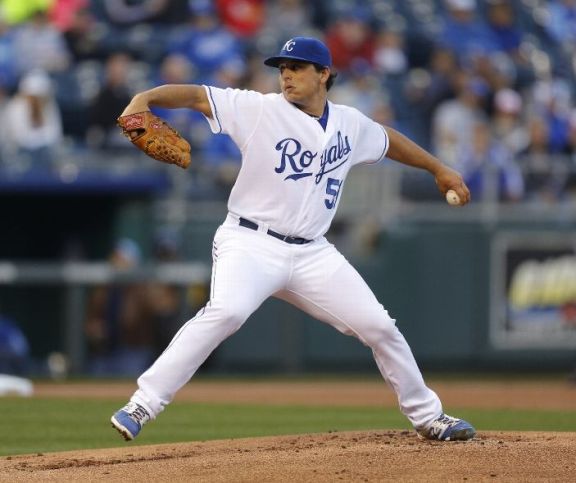 Vargas, Escobar lead Royals to 4-2 win over Rays