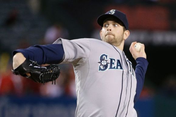 Paxton's dominating start keys sweep of Angels