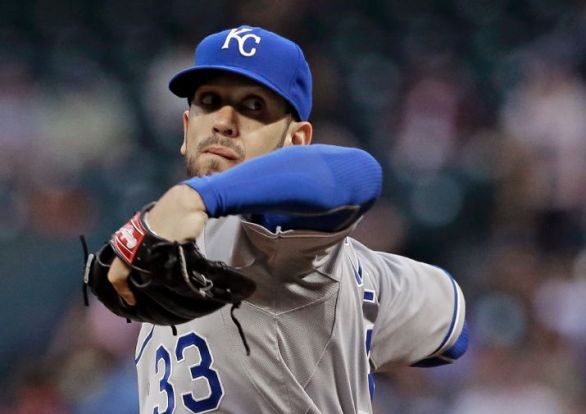 Shields strikes out 12, Royals sweep Astros 5-1