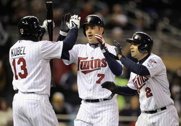 Twins use wild rally in six-run eighth to beat Blue Jays 