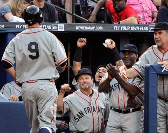 Giants hit 3 HRs to beat slumping Braves 3-1