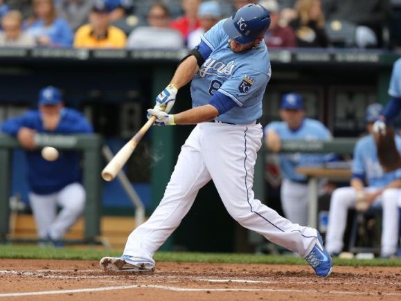 Mike Moustakas' bases-clearing double vs Rockies (Video)