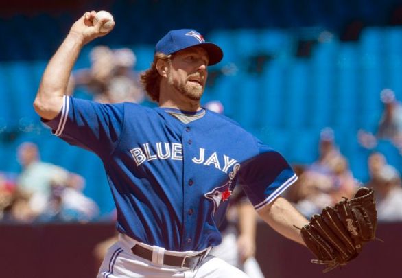 Dickey delivers strong start, Blue Jays beat A's