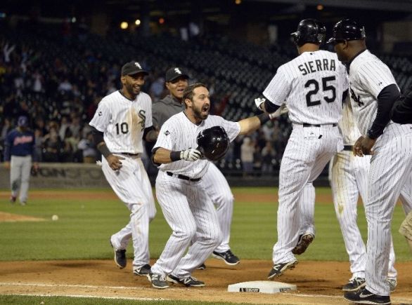 Sierra single lifts White Sox over Indians, 3-2