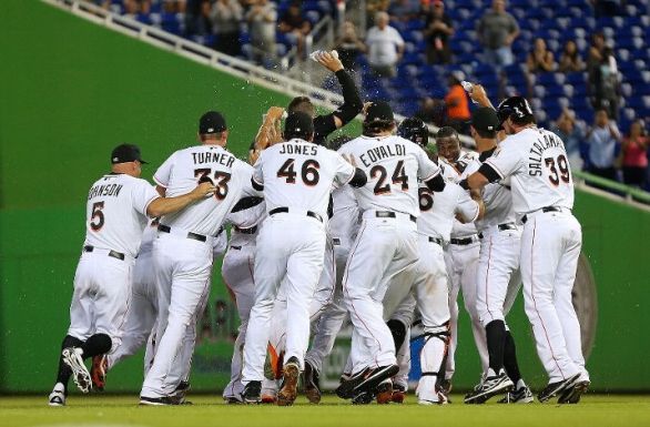 Surging Marlins score in 9th to beat Mets 1-0