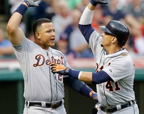 Victor Martinez's two-run homer vs Indians (Video)