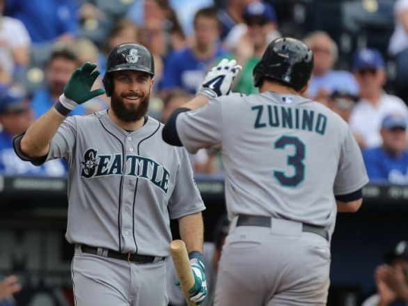 Elias, Zunino lead Mariners over Royals for sweep