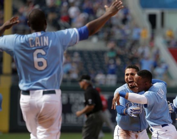 Infante's single in 9th lifts Royals over Angels