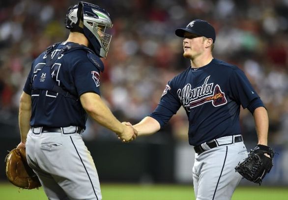 Kimbrel sets Braves saves record in 5-2 win