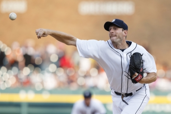 Scherzer helps Tigers to 7-2 win over White Sox
