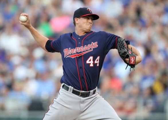 Gibson pitches Twins to 2-1 victory over Royals