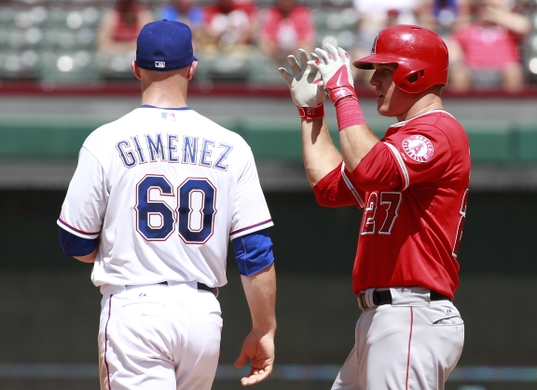 Mike Trout's bases-clearing double vs Rangers (Video)