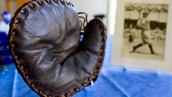 Autographed Lou Gehrig glove sells for $287,500