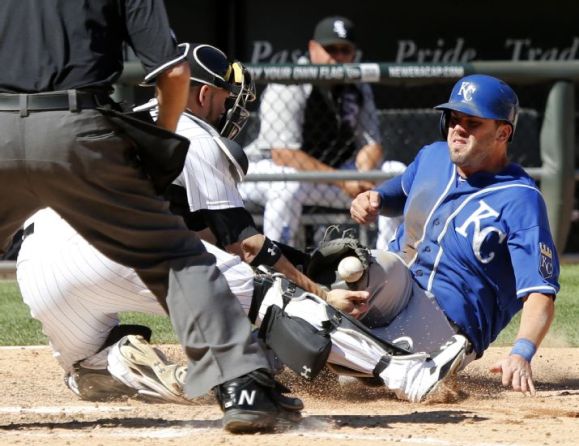 Royals beat White Sox 2-1 with run in 9th