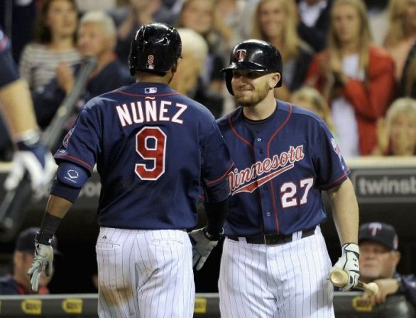 Twins lose Mauer to injury but beat Royals 10-2