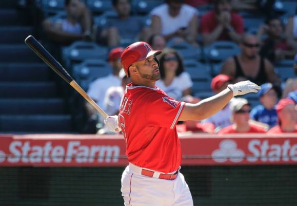 Pujols' late blast rescues Angels for series win 