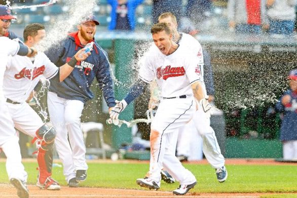 Walters' homer gives Indians 3-2 win