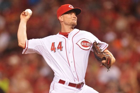 Reds trade pitcher Mike Leake to Giants for minor leaguers