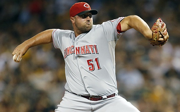 Reds trade Jonathan Broxton to Brewers