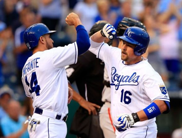 Butler, Royals win 5th straight, 4-2 over Giants 