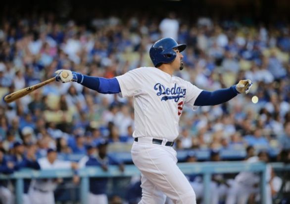 Adrian Gonzalez's two-run homer vs D-backs (Video)