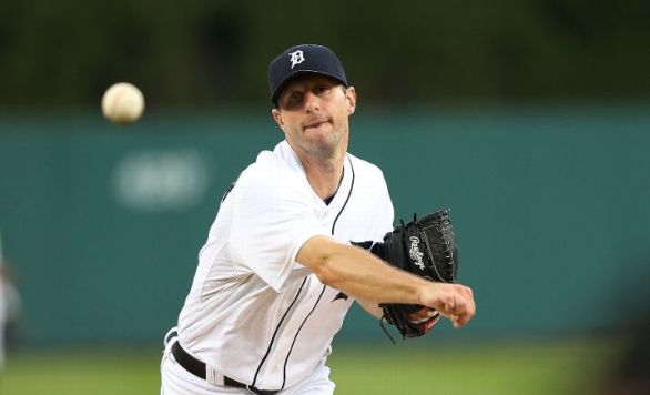 Tigers overpower Twins to close in on division
