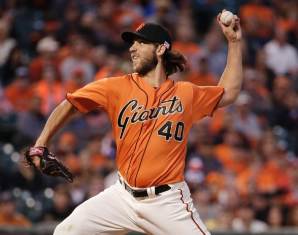 Bumgarner wins 5th in row, Giants rout Dodgers 9-0