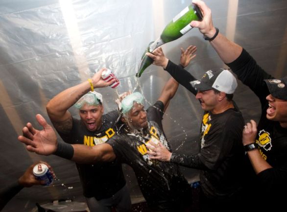 Pirates edge Braves to clinch at least an NL wild-card berth