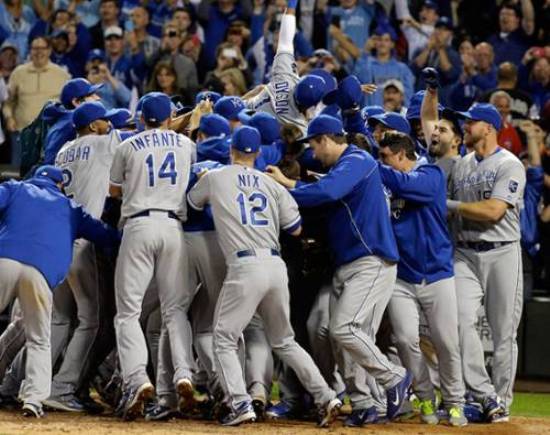 Guthrie leads Royals past White Sox, to postseason berth